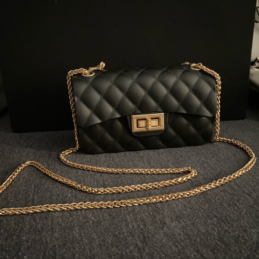 Black purse with gold chain multi style